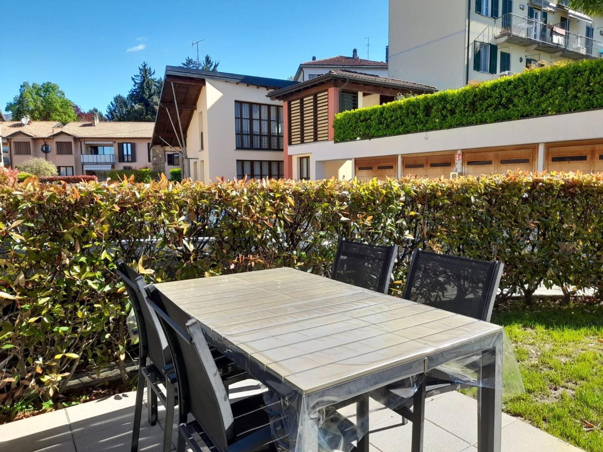 Marco Apartment - Holiday Apartment Луино Екстериор снимка