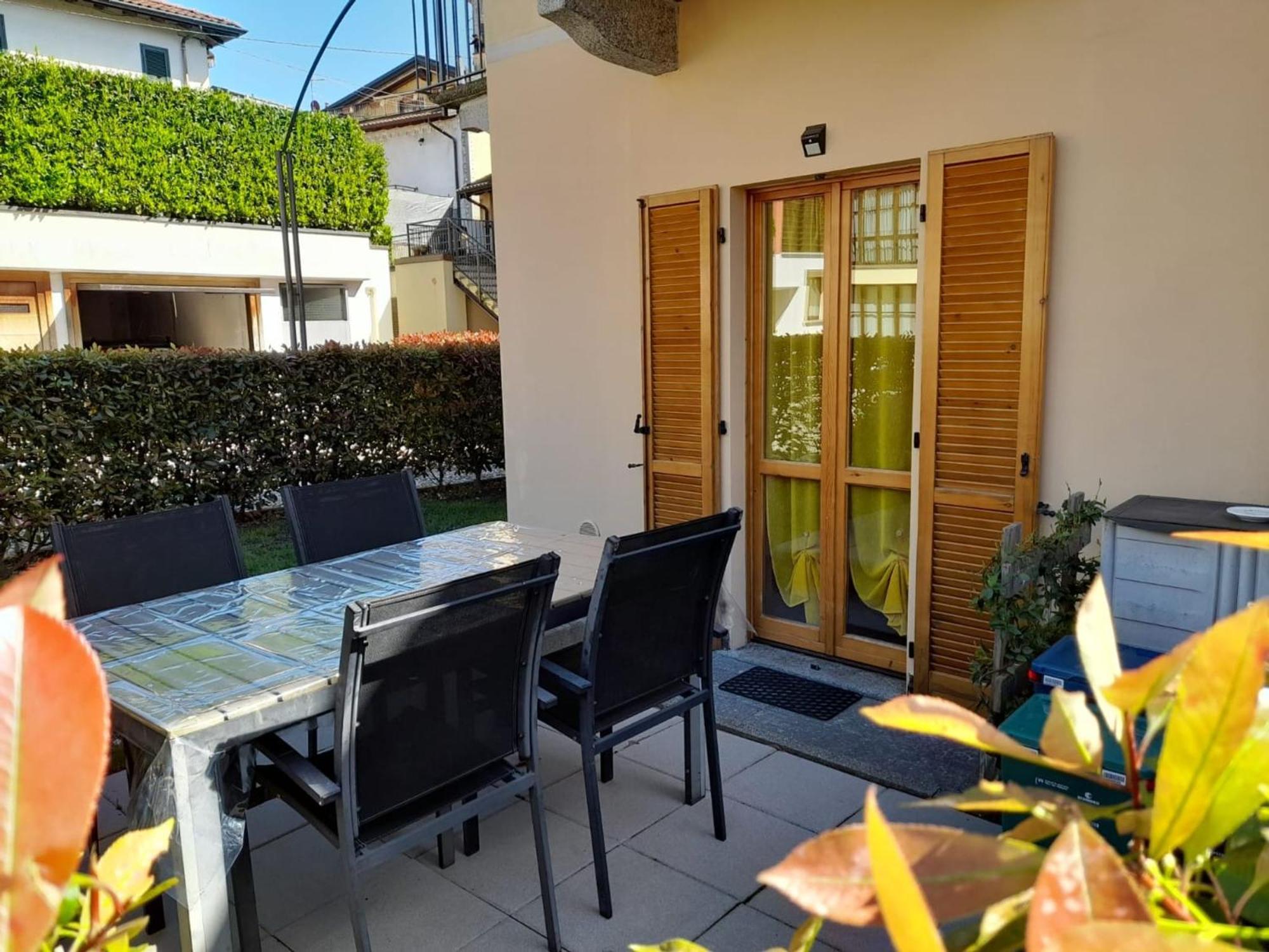 Marco Apartment - Holiday Apartment Луино Екстериор снимка